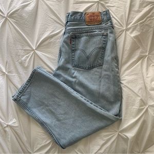 550 light wash levi’s | relaxed fit